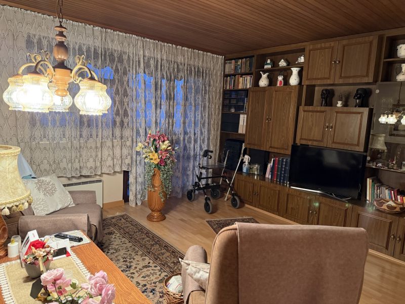 toller Garten, nettes Haus / / 2601 Eggendorf / Bild 5