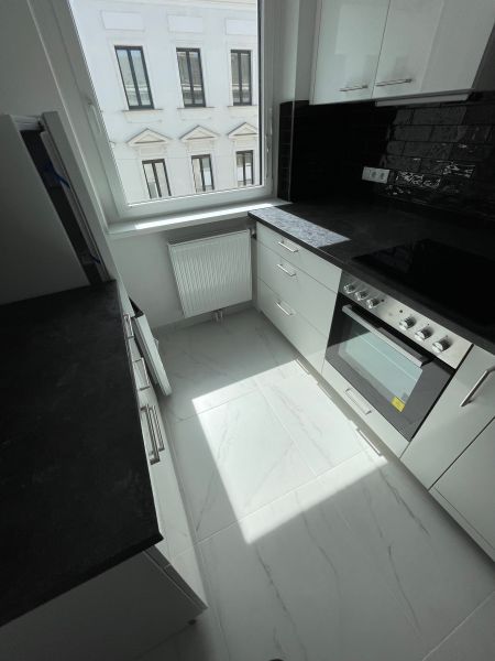 Erstbezug nach Sanierung: 2-Zimmer-Wohnung mit Balkon in 1220 Wien! /  / 1220 Wien / Bild 1