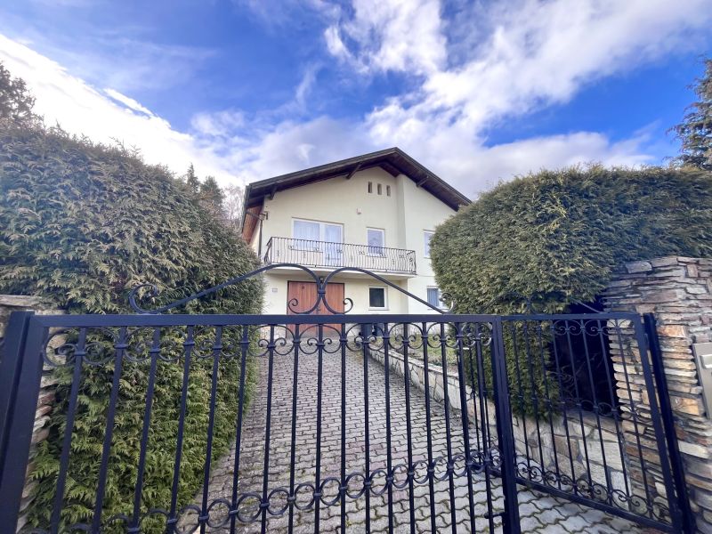 Schönes Einfamilienhaus mit Gartenparadies / / 2393 Sparbach / Bild 0