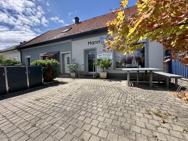 Wunderschönes Einfamilienhaus mit Geschäftslokal / / 2513 Möllersdorf / Bild 0
