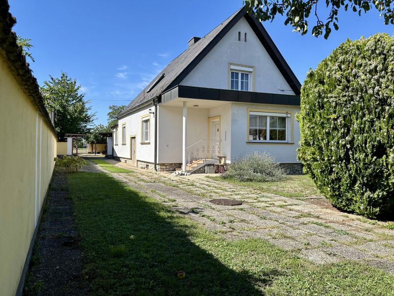 Gro�z�giges Einfamilienhaus mit gro�em Grundst�ck, Nebengeb�uden & viel Potenzial in Trausdorf /  / 7061&nbsp;Trausdorf an der Wulka / Bild 0