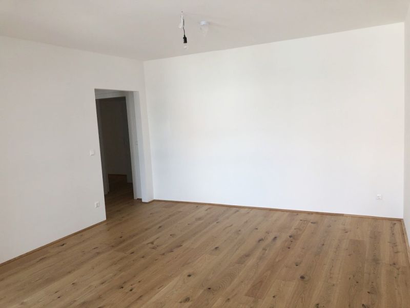 Grozgiges Wohnen mit 5 Zimmer auf 174 m2 auf einer EBENE! /  / 2352 Gumpoldskirchen / Bild 0