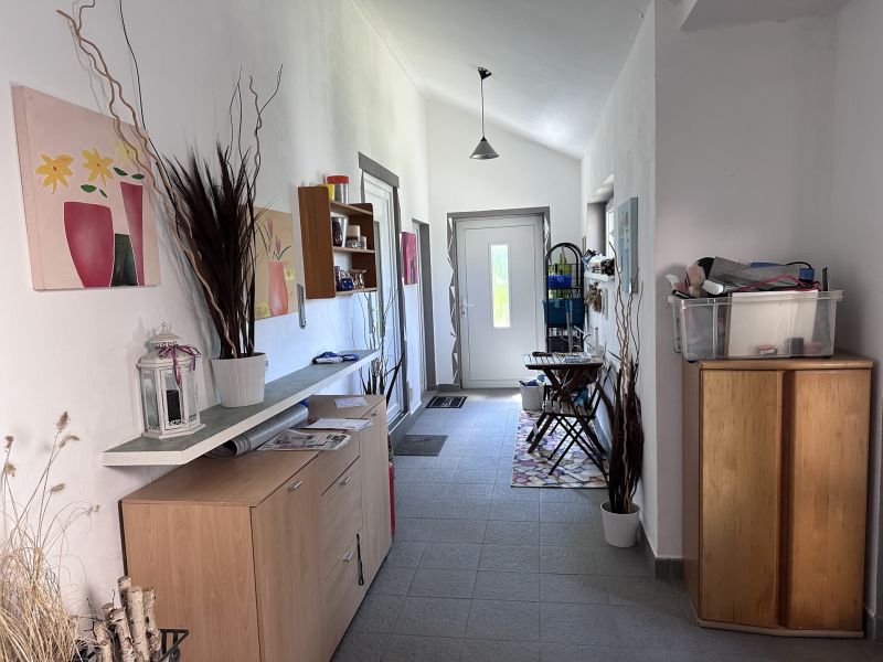 Tolles Zweifamilienhaus mit Einliegerwohnung, sonniger Terrasse, Keller, Doppelgarage und Pool! /  / 2511 Pfaffsttten / Bild 5