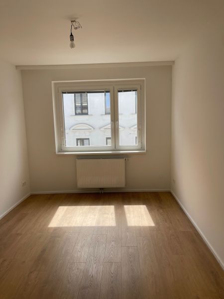 Erstbezug nach Sanierung: 2-Zimmer-Wohnung mit Balkon in 1220 Wien! /  / 1220 Wien / Bild 2