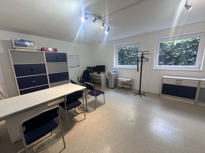 Tolles Zweifamilienhaus mit Einliegerwohnung, sonniger Terrasse, Keller, Doppelgarage und Pool! /  / 2511 Pfaffsttten / Bild 14