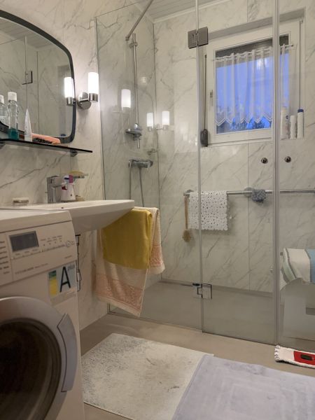 toller Garten, nettes Haus / / 2601 Eggendorf / Bild 8