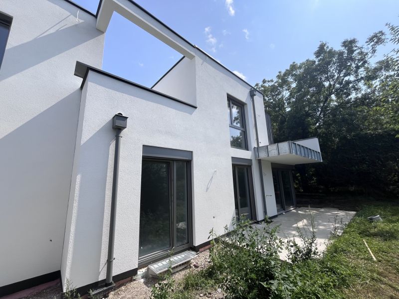 Traumhafte Doppelhaushlfte - Erstbezug mit 5 Zimmern, Garten, Wohnkeller und Stellpltzen! /  / 2353 Guntramsdorf / Bild 1