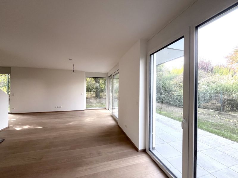 Traumhafte Doppelhaushlfte - Erstbezug mit 5 Zimmern, Garten, Wohnkeller und Stellpltzen! /  / 2353 Guntramsdorf / Bild 0