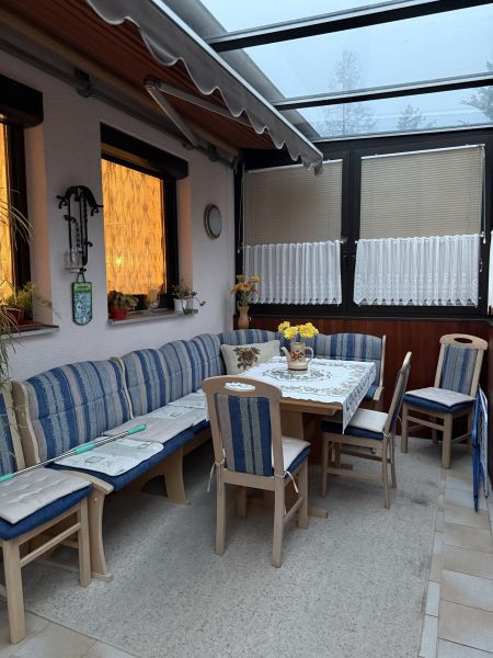 toller Garten, nettes Haus / / 2601 Eggendorf / Bild 1