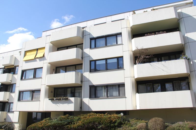 Grozgige Wohnung mit Loggia, Swimmingpool und Garagen in top Lage /  / 1180 Wien / Bild 0