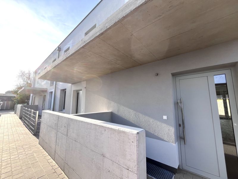 Reihenhaus mit Keller, Garten und 2 Stellpltzen! /  / 2523 Tattendorf / Bild 11