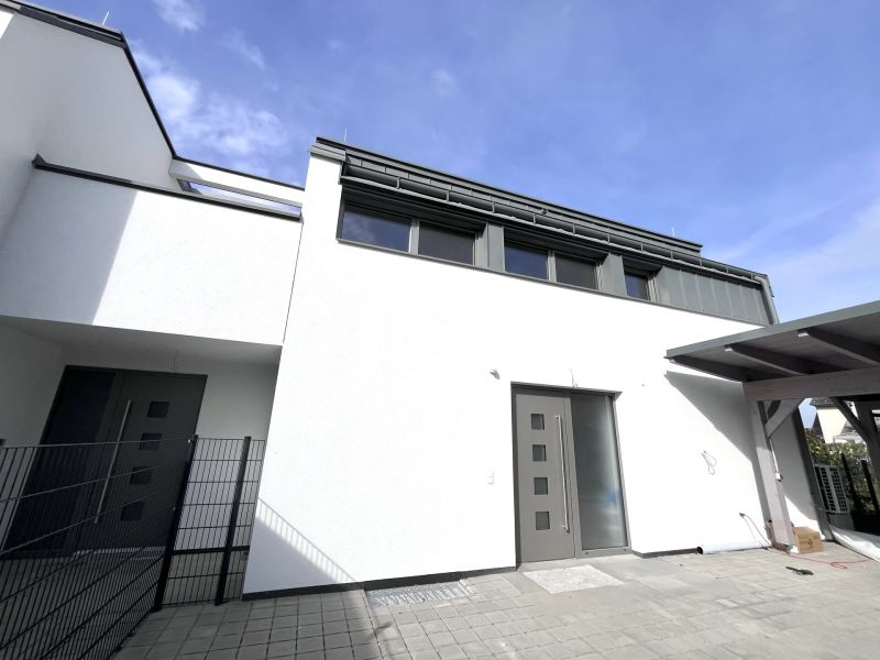 Traumhafte Doppelhaushälfte in Guntramsdorf: Erstbezug mit Garten und 2 Stellplätzen! /  / 2353 Guntramsdorf / Bild 2