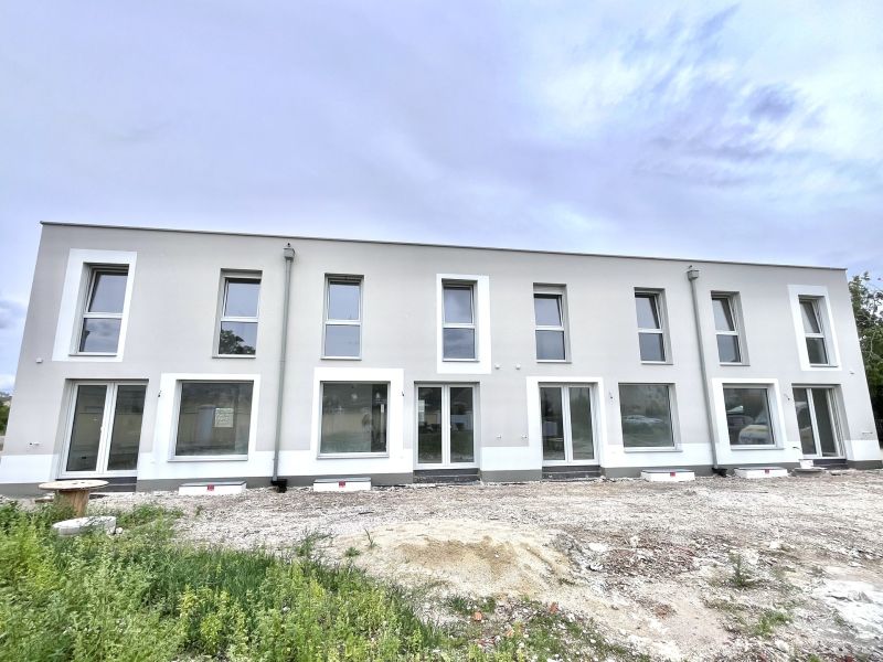 Reihenhaus mit Keller, Garten und 2 Stellpltzen! /  / 2523 Tattendorf / Bild 1