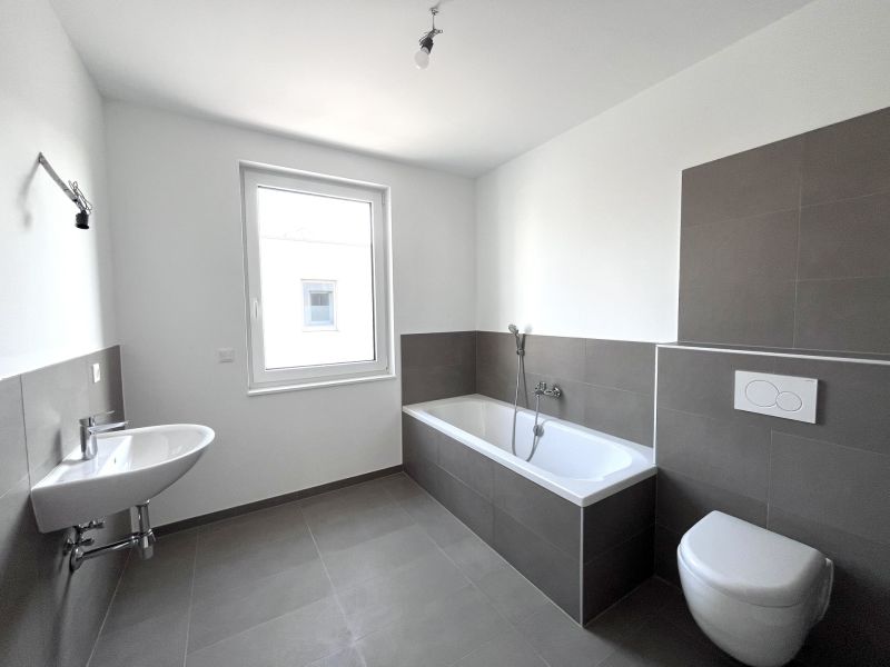 Reihenhaus mit Keller, Garten und 2 Stellpltzen! /  / 2523 Tattendorf / Bild 2