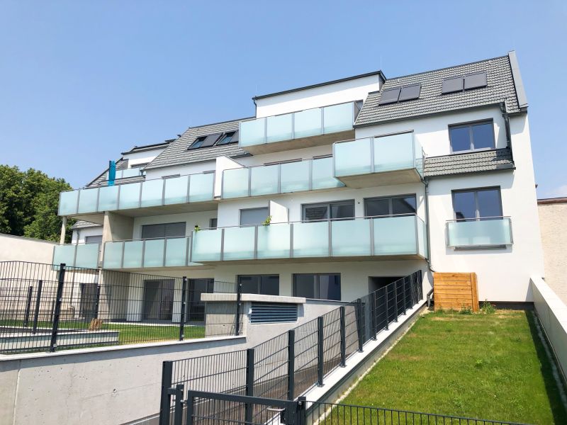 Grozgiges Wohnen mit 5 Zimmer auf 174 m2 auf einer EBENE! /  / 2352 Gumpoldskirchen / Bild 1