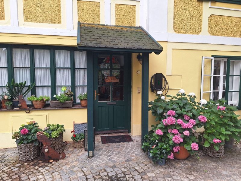 1750 erbaute Villa - MÄRCHENHAFTES LEBENSGEFÜHL / / 2551 Enzesfeld-Lindabrunn / Bild 2
