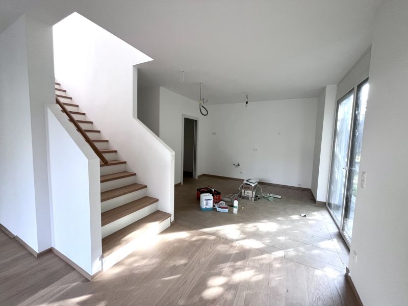 Traumhafte Doppelhaushlfte - Erstbezug mit 5 Zimmern, Garten, Wohnkeller und Stellpltzen! /  / 2353 Guntramsdorf / Bild 2