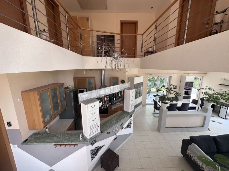 Tolles Zweifamilienhaus mit Einliegerwohnung, sonniger Terrasse, Keller, Doppelgarage und Pool! /  / 2511 Pfaffsttten / Bild 7