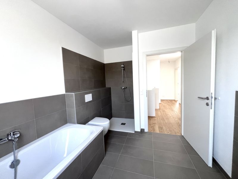 Reihenhaus mit Keller, Garten und 2 Stellpltzen! /  / 2523 Tattendorf / Bild 3