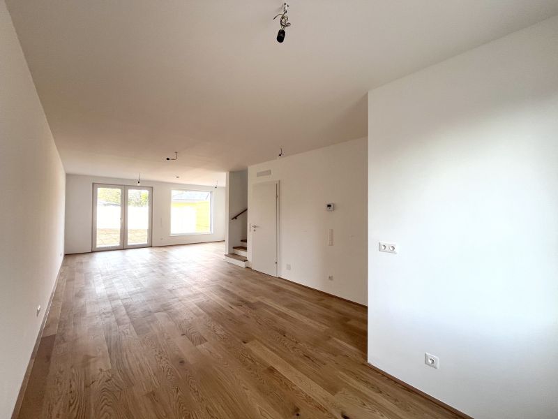 4 Zimmer-Haus plus Keller, Garten und  2 Stellpltzen! /  / 2523 Tattendorf / Bild 4