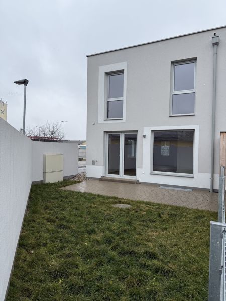 ERSTBEZUG mit Wohnkeller, Garten und je 2 Stellplätzen - mit Kaufoption nach 6 Jahren!!