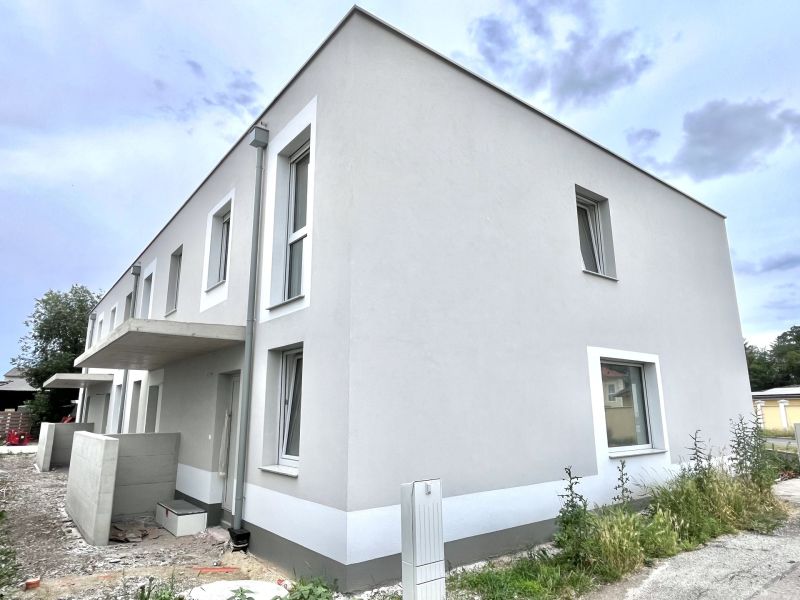 4 Zimmer  mit Keller, Garten und  2 Stellpltzen! /  / 2523 Tattendorf / Bild 1