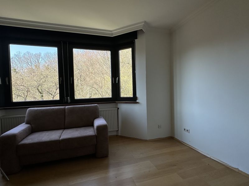Grozgige Wohnung mit Loggia, Swimmingpool und Garagen in top Lage /  / 1180 Wien / Bild 1