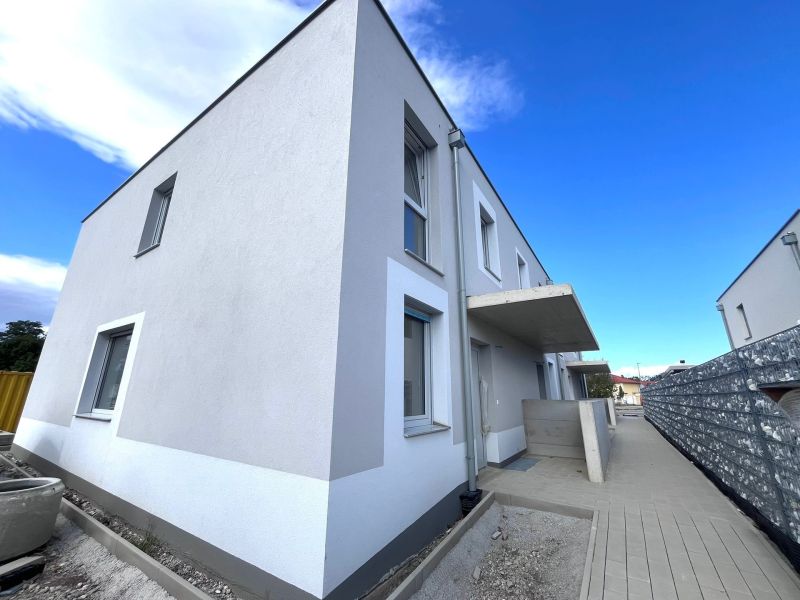 Reihenhaus mit Keller, Garten und je 2 Stellpltzen! /  / 2523 Tattendorf / Bild 1
