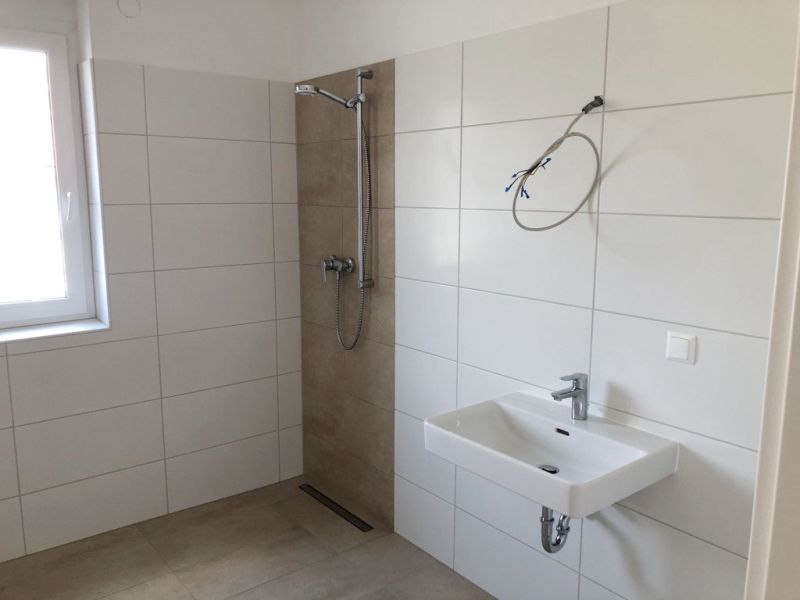 Grozgiges Wohnen mit 5 Zimmer auf 174 m2 auf einer EBENE! /  / 2352 Gumpoldskirchen / Bild 1