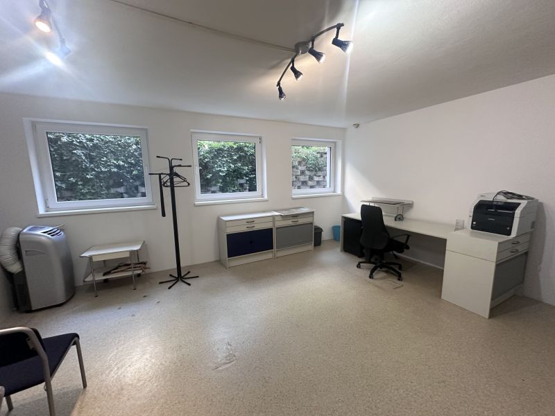 Tolles Zweifamilienhaus mit Einliegerwohnung, sonniger Terrasse, Keller, Doppelgarage und Pool! /  / 2511 Pfaffsttten / Bild 13