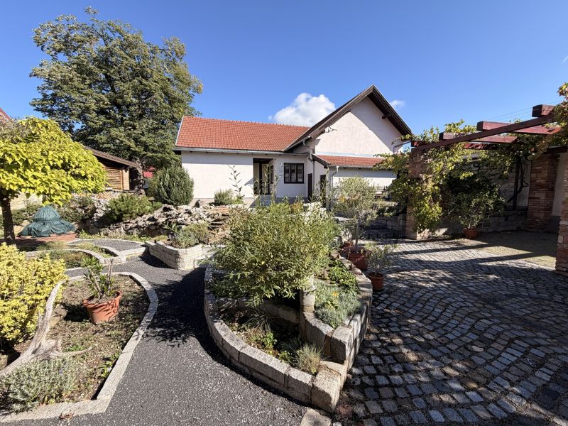 Jahrhundertwende Haus auf großem Baugrundstück 2796 m2 / / 2534 Alland / Bild 1