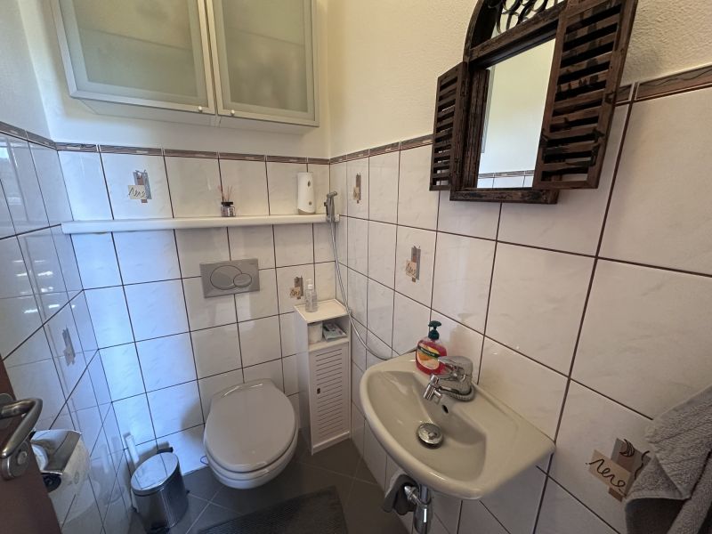 Tolles Zweifamilienhaus mit Einliegerwohnung, sonniger Terrasse, Keller, Doppelgarage und Pool! /  / 2511 Pfaffsttten / Bild 6