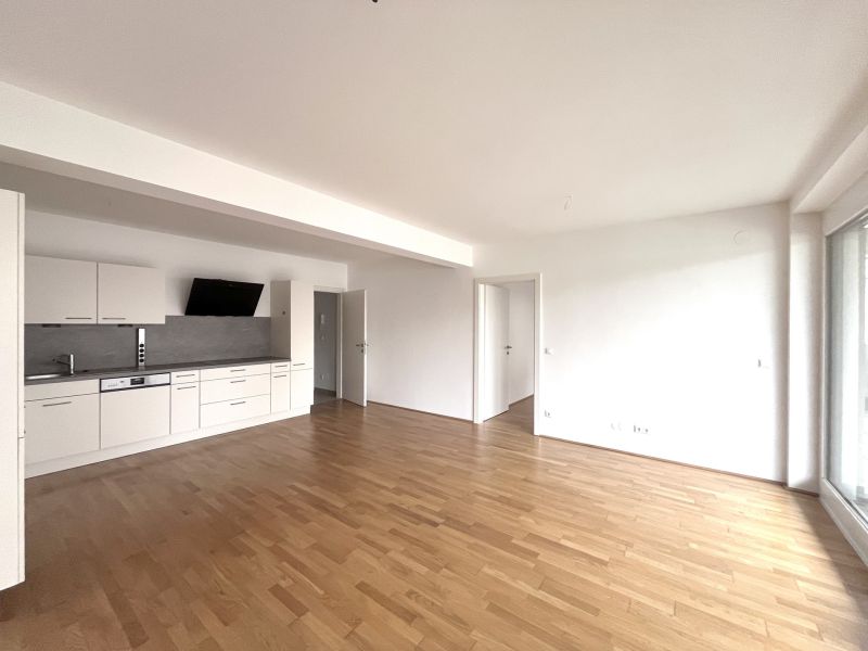 2 Zimmer mit großem Balkon