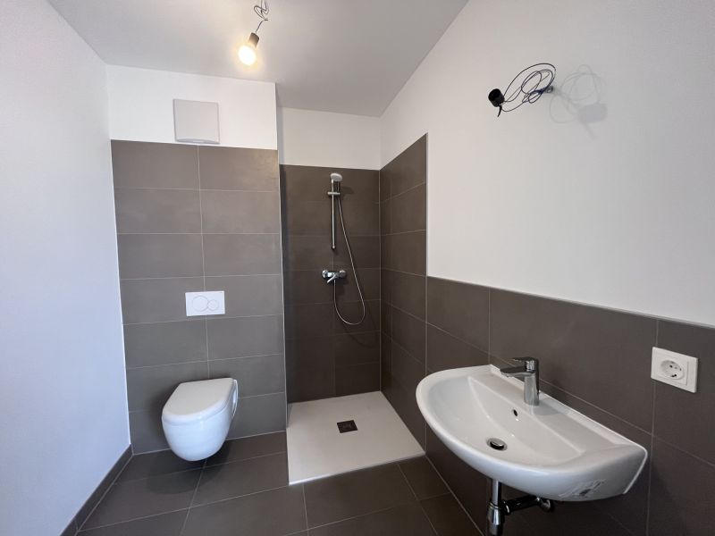 NEU BAU - mit Keller, Garten und je 2 Stellpltzen! /  / 2523 Tattendorf / Bild 7
