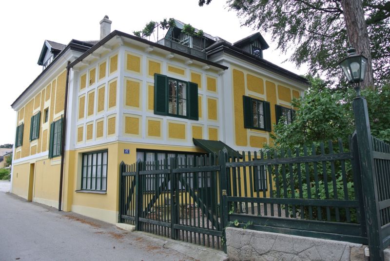 1750 erbaute Villa - MÄRCHENHAFTES LEBENSGEFÜHL / / 2551 Enzesfeld-Lindabrunn / Bild 0