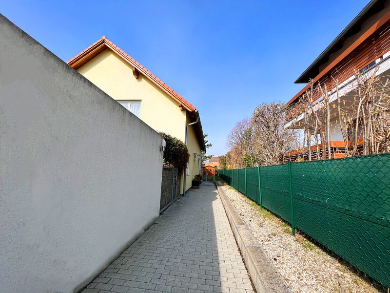 Sch�nes Haus mit gro�em Garten und 2 KFZ-Abstellpl�tzen! /  / 2361&nbsp;Laxenburg / Bild 2