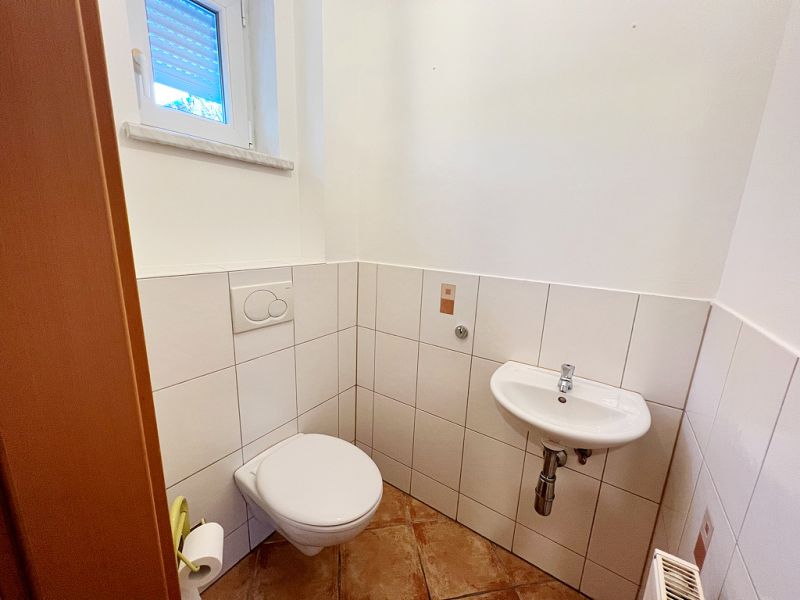 Sch�nes Haus mit gro�em Garten und 2 KFZ-Abstellpl�tzen! /  / 2361&nbsp;Laxenburg / Bild 4