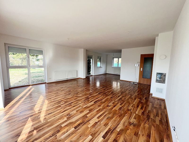 Sch�nes Haus mit gro�em Garten und 2 KFZ-Abstellpl�tzen! /  / 2361&nbsp;Laxenburg / Bild 6
