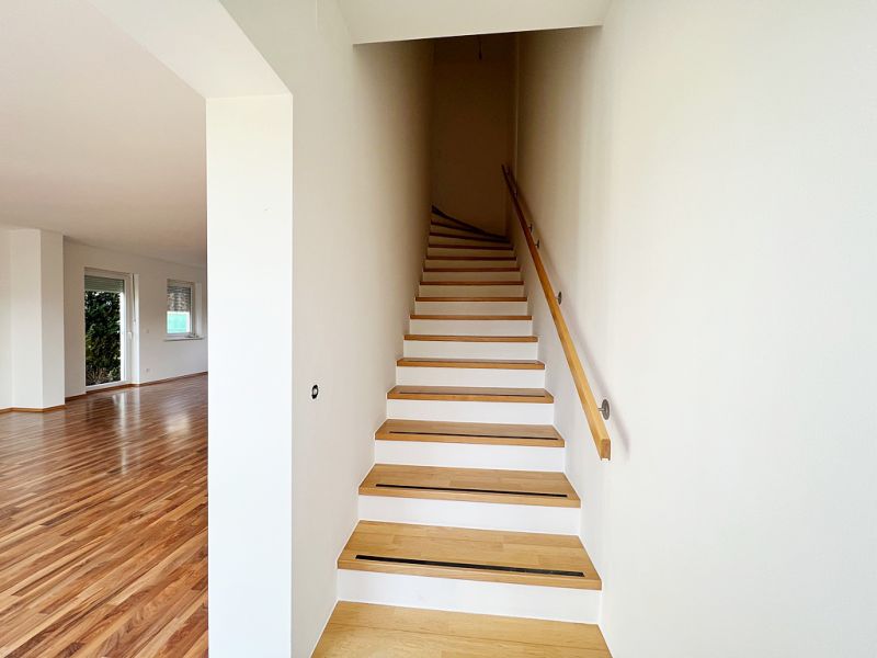 Sch�nes Haus mit gro�em Garten und 2 KFZ-Abstellpl�tzen! /  / 2361&nbsp;Laxenburg / Bild 0
