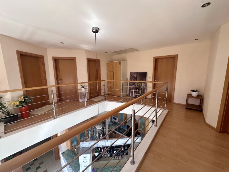 Tolles Zweifamilienhaus mit Einliegerwohnung, sonniger Terrasse, Keller, Doppelgarage und Pool! /  / 2511 Pfaffsttten / Bild 8