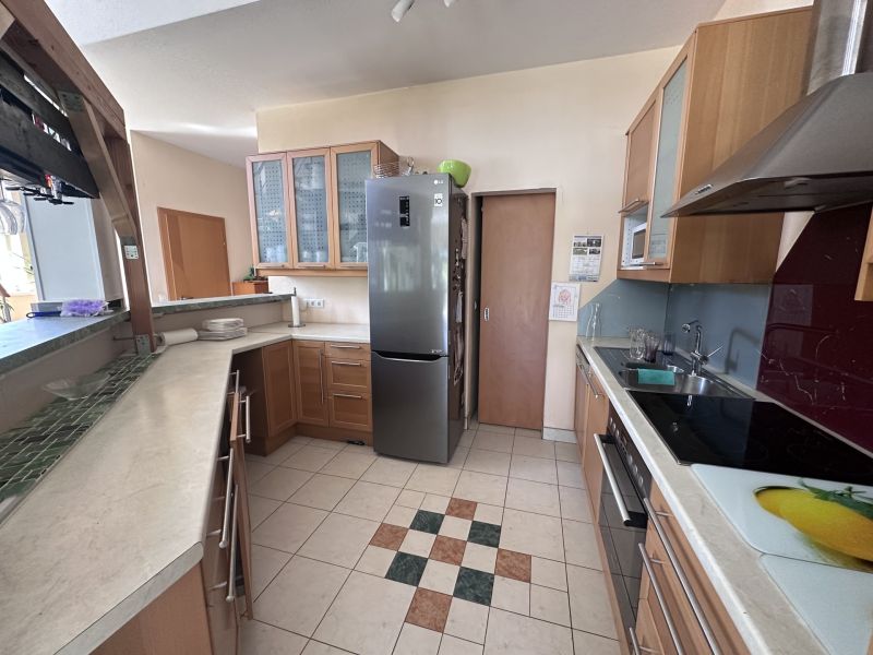 Tolles Zweifamilienhaus mit Einliegerwohnung, sonniger Terrasse, Keller, Doppelgarage und Pool! /  / 2511 Pfaffsttten / Bild 0