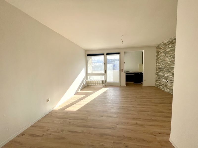 Helle renovierte 1-Zimmer-Wohnung mit Whirlpool & Loggia / / 1130 Wien / Bild 1