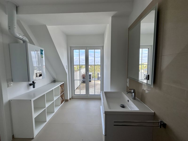Erstbezug nach Sanierung! 2-Zimmer-Dachgeschosswohnung mit Terrasse, Balkon, Lift und Stellplatz! /  / 2340 Mdling / Bild 2