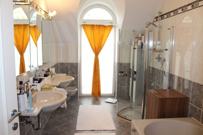 Einfamilienhaus mit Pool, Weinkeller, Sauna und Co.! /  / 2345 Brunn am Gebirge / Bild 12