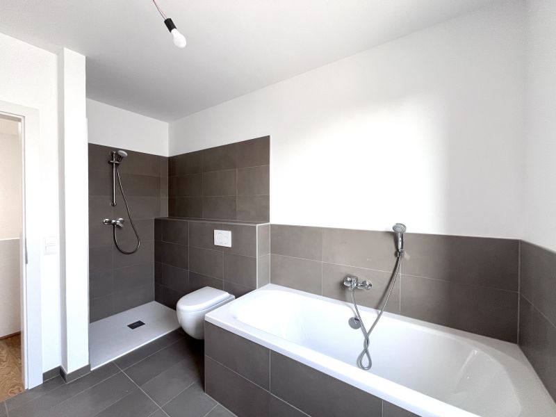 4 Zimmer-Haus plus Keller, Garten und  2 Stellpltzen! /  / 2523 Tattendorf / Bild 4