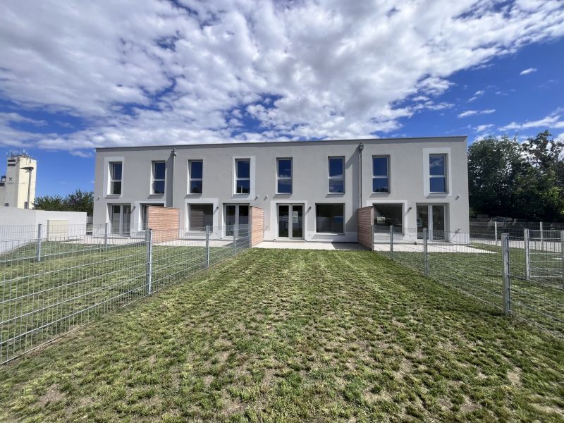 Reihenhaus mit Keller, Garten und je 2 Stellplätzen!