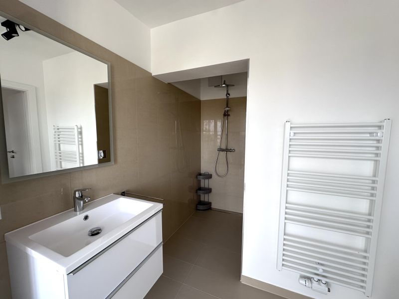 Erstbezug nach Sanierung! 2-Zimmer-Dachgeschosswohnung mit Terrasse, Balkon, Lift und Stellplatz! /  / 2340 Mdling / Bild 1