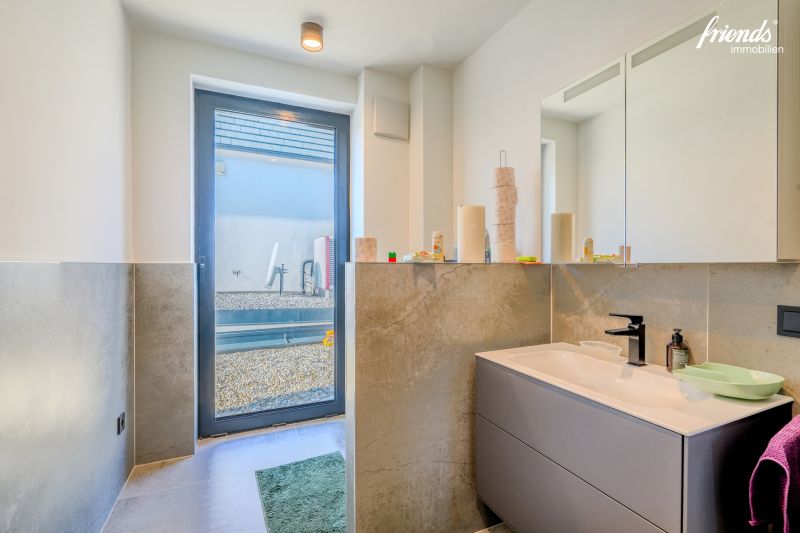 Moderne Traumvilla mit wunderschnem Weitblick /  / 2372 Giehbl / Bild 2