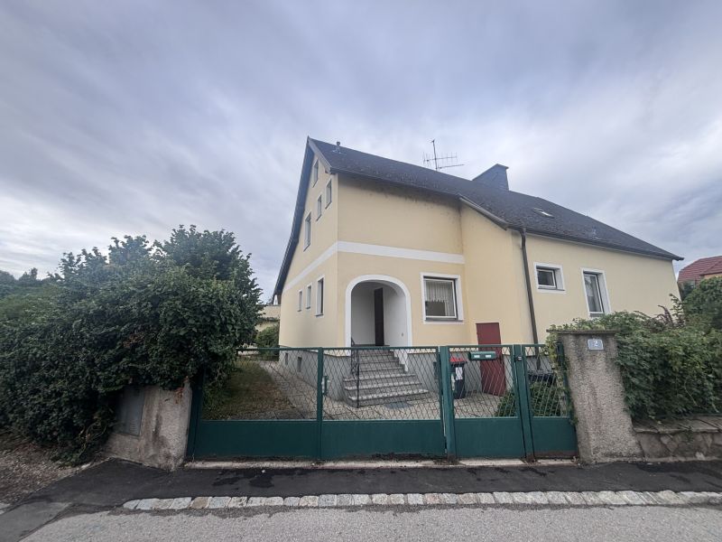 Charmantes Einfamilienhaus mit gro�em Grundst�ck und viel Potenzial /  / 2551&nbsp;Enzesfeld-Lindabrunn / Bild 2