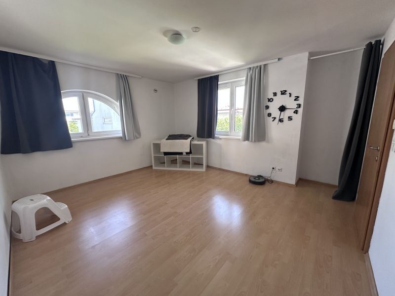 Tolles Zweifamilienhaus mit Einliegerwohnung, sonniger Terrasse, Keller, Doppelgarage und Pool! /  / 2511 Pfaffsttten / Bild 14